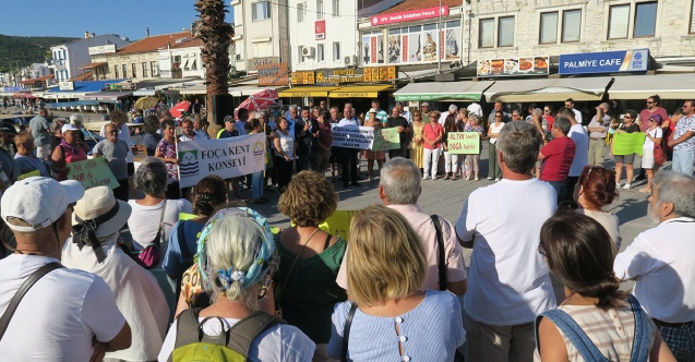 Foça'da çevre katliamları protesto edildi