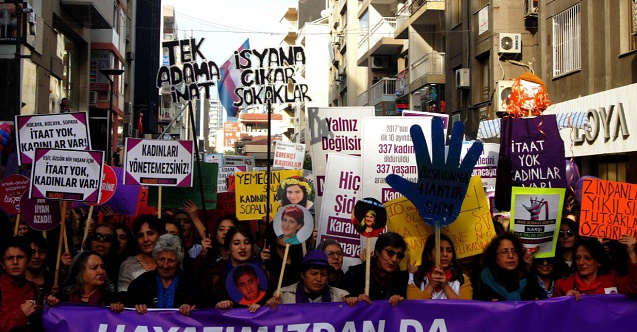 İzmir'de kadınlar haykırdı: "Mücadele edeceğiz"
