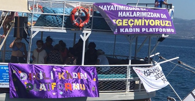 Dikili'de, 'İstanbul Sözleşmesi' için tekne turlu eylem
