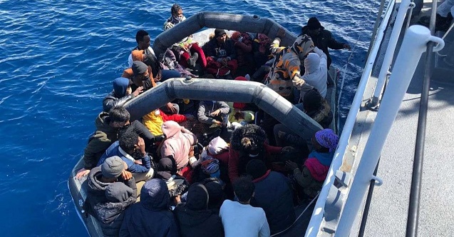 Dikili açıklarında 36 kaçak göçmen kurtarıldı