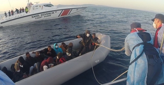 Dikili'de 52 kaçak göçmen kurtarıldı