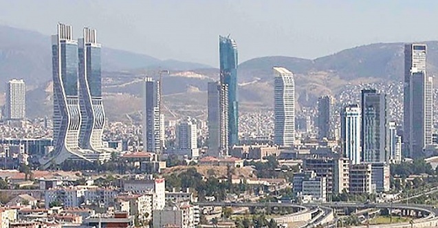 İzmir’de art arda yükselen gökdelenler göğü deliyor