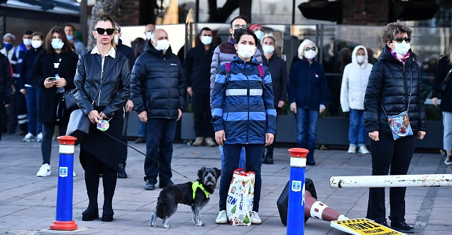 İzmir’de Ata’ya saygı için hayat durdu