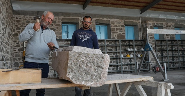 Pergamon'daki 2 bin yıllık eserlere usta dokunuşu!