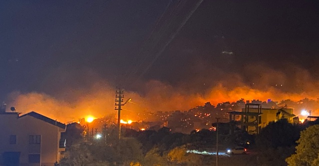 Dikili’deki yangında 7 ev tamamen yandı