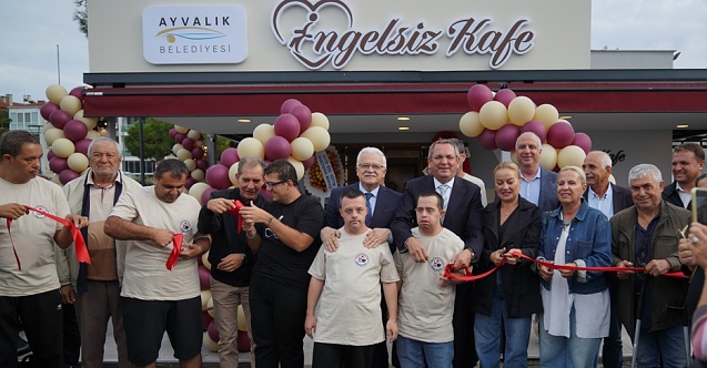 Ayvalık’ta ilk "Engelsiz Kafe" hizmete açıldı