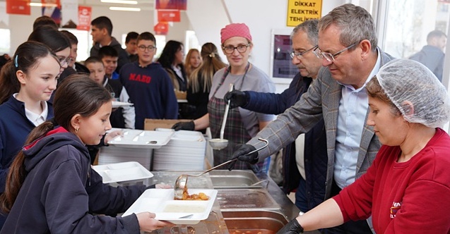 Ayvalık’ta Öğrenci Kent Lokantasında 3 çeşit yemek 30 Lira