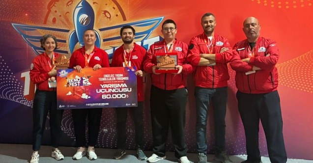 TEKNOFEST 2025'te Bergama öğretmen ve öğrencilerinden çifte başarı