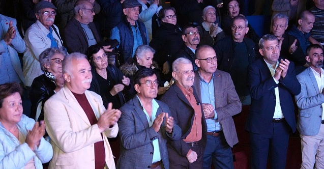 Turgutlu’da efsane başkanın yaşamı izleyiciyle buluştu, CHP lideri Özgür Özel mesaj gönderdi