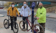 Bergama'da ücretsiz bisiklet tamir istasyonu kuruldu