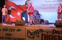 Dikili'de tel örgülere konserli protesto!