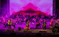 İ.E.F açılışında Mor ve Ötesi'nden senfonik rock konseri