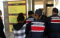 Dikili'de bir kadını bayıltıp, gasp eden şüpheliler tutuklandı