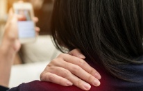 Aşağı bakmak sağlığı tehdit ediyor!