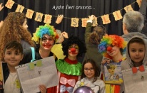 Bergama'da karne sevinci, hediye kitaplar ile taçlandı!