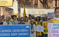 Bergama'da, 'manevi danışman' tepkisi!