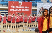 Dikili Lodoslu iki voleybolcu İzmir'in en iyileri arasına girdi!