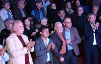 Turgutlu’da efsane başkanın yaşamı izleyiciyle buluştu, CHP lideri Özgür Özel mesaj gönderdi