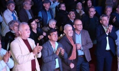 Turgutlu’da efsane başkanın yaşamı izleyiciyle buluştu, CHP lideri Özgür Özel mesaj gönderdi