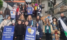 Bergama sokakları tiyatro günlerinde renklendi