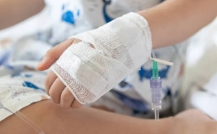 Bergama Devlet Hastanesi’nde tarihi geçmiş serum iddiası!