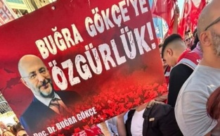 İzmirliler Buğra Gökçe’yi unutmadı!