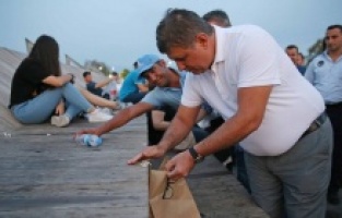 Çekirdek kirliliğine karşı "Kese Kağıdı" dağıttılar