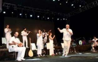 Çiğli'de Kardeş Türküler gecesi