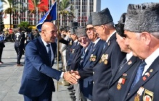 İzmir’de 30 Ağustos kutlaması resmi törenle başladı 