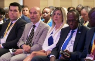 İzmir Fuarı’nda uluslararası ticaret hızlı başladı 