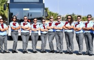 İzmir’de kadın şoförler yollarda