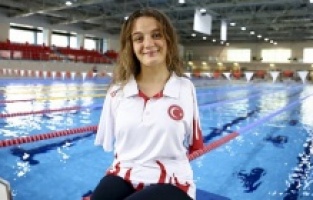 Milli yüzücümüz Sümeyye dünya ikincisi oldu