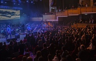 Mor ve Ötesi’nden senfonik performans