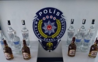 Foça'da kaçak içki operasyonu