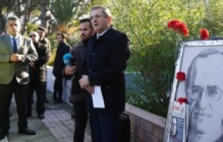 Ayvalık Uğur Mumcu'yu unutmadı; "Susturamazlar"