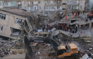 Elazığ depreminde son durum; 32 kişi öldü, 1608 kişi yaralandı