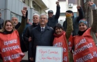 Beko’dan Binali’ye; “Sözünüzü tutun, Bergamalı 3 kadın işçiyi ziyaret edin”