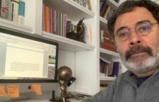 Ahmet Ümit, konusu Bergama'da geçen romanına yoğunlaştı