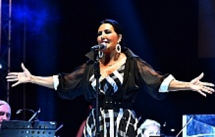 Nükhet Duru, İzmirliler için söyledi