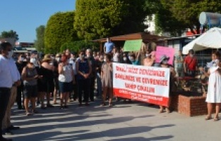 Dikili kenetlendi; "Liman etrafına çit istemiyoruz"