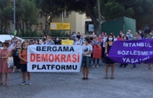 Kadın cinayetlerine karşı Bergama'dan yüksek ses