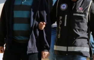 Bergama'da aranan uyuşturucu kaçakçısı yakalandı