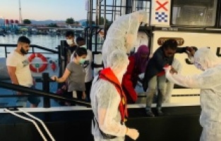 Dikili'de 103 sığınmacı kurtarıldı