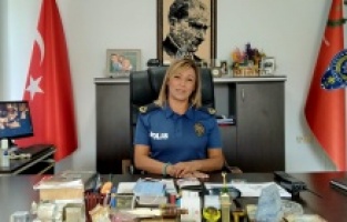 Dikili’nin ilk kadın Emniyet Müdürü göreve başladı