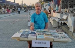 Dikili'nin yazar doktoru; 23 kitap yazdı