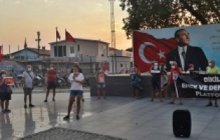 Dikili’de 12 Eylül askeri darbesi protesto edildi