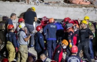 Başkan Soyer: 180 kişi enkaz altında!