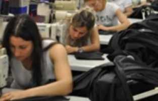 Bergama'daki tekstil fabrikasına koronavirüs tepkisi!