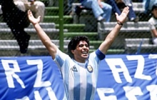 Diego Armando Maradona hayatını kaybetti
