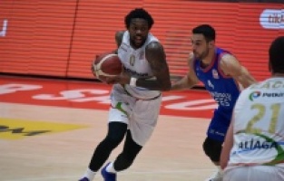 Anadolu Efes Aliağa’da Son Anda Kazandı